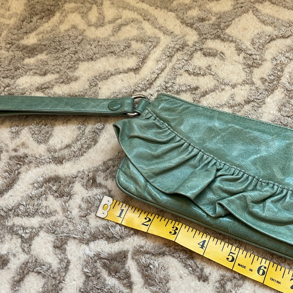 Hobo International sage green leather wristlet - Picture 3 of 9